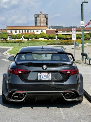 Alfa Romeo Giulia Trunk Spoiler - Carbon Fiber - GTAm Style w/ Italian Theme 